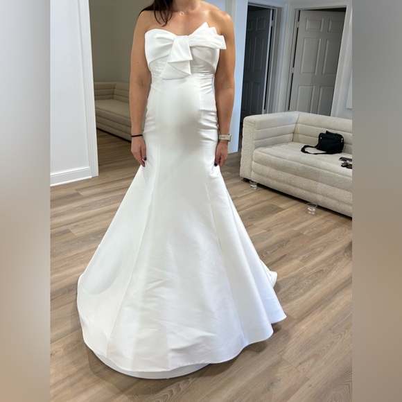 Saraeh Nouri - Callalily Wedding Dress - Picture 2 of 2